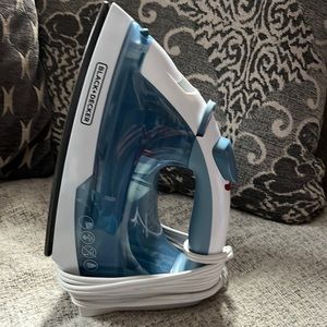 Black + Decker Steam Iron Compact